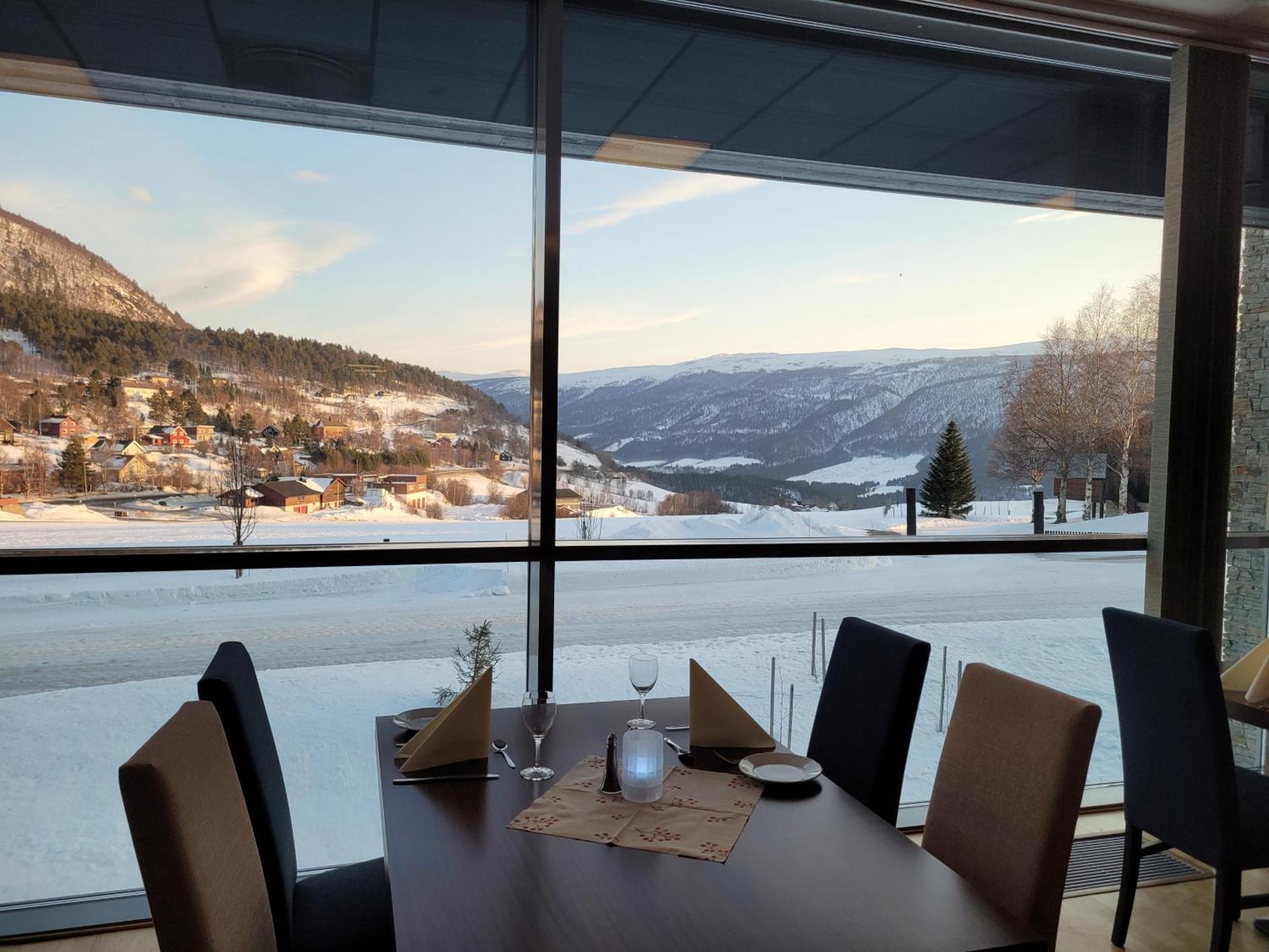 Dombas Hotel Экстерьер фото