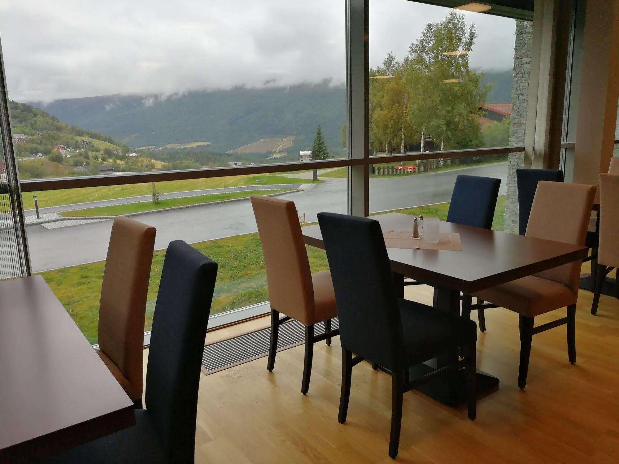 Dombas Hotel Экстерьер фото